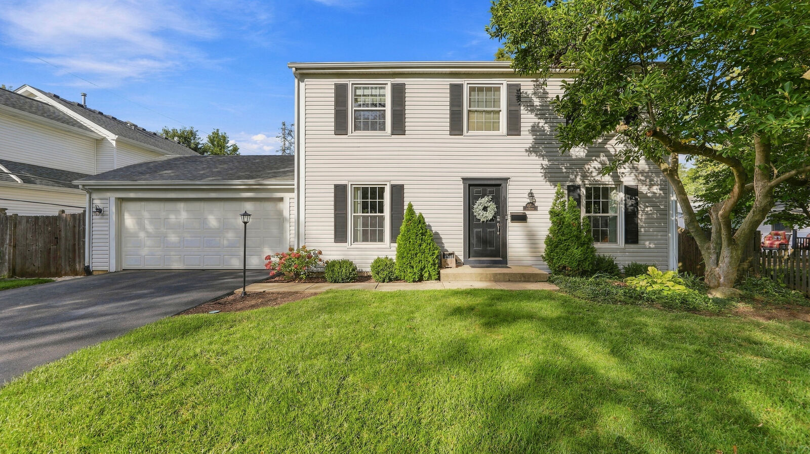 Property Photo:  1033 N Brainard Street  IL 60563 