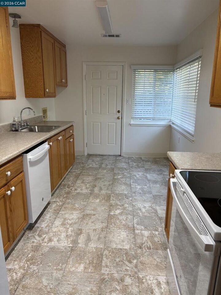 Property Photo:  606 Haven Street  CA 94553 