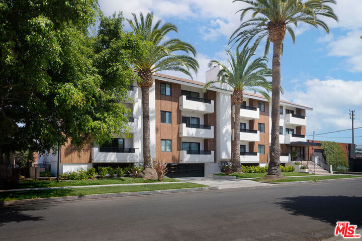 Property Photo: 3750 Glendon Avenue 32 CA 90034
