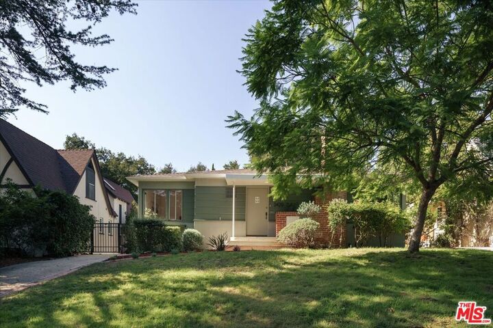 Property Photo: 2429 E Glenoaks Boulevard CA 91206