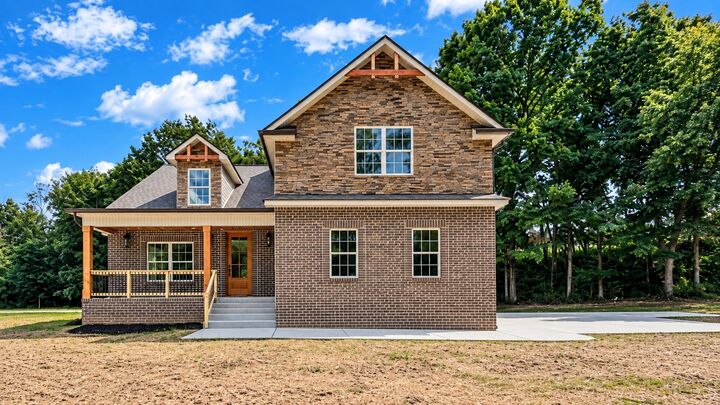 Property Photo: 1066 Indian Creek Rd TN 37051