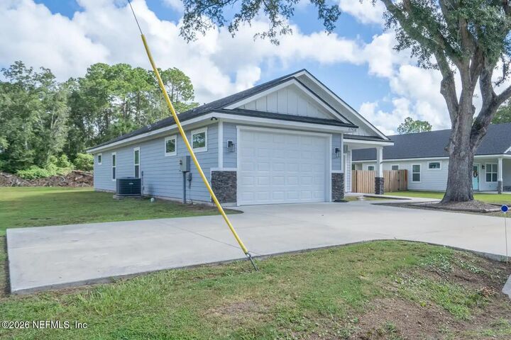 Property Photo: 27438 W 4th Avenue FL 32046