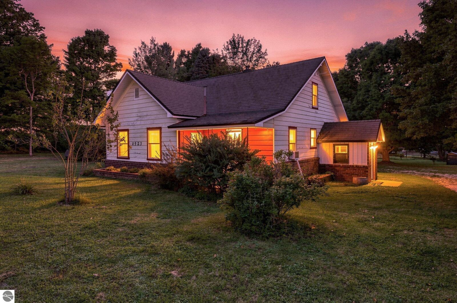 Property Photo: 1523 SE Hatley Road MI 49633