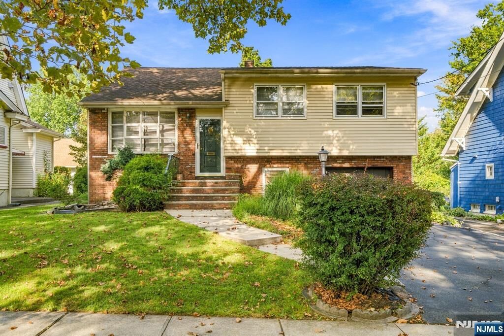Property Photo:  107 Severin Court  NJ 07016 