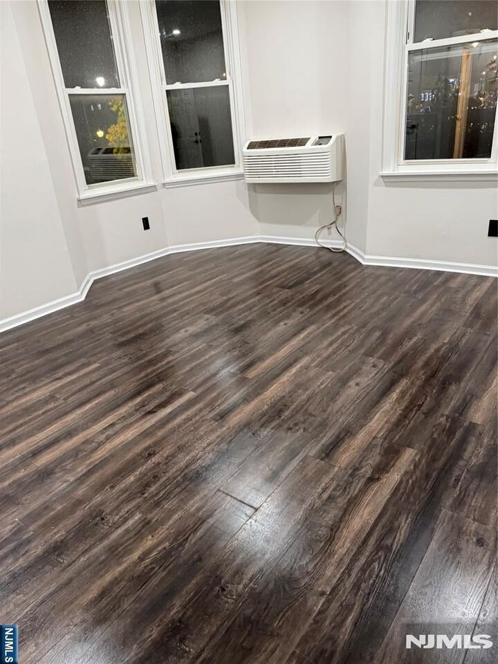 Property Photo:  40 Washington Avenue 2B  NJ 07109 