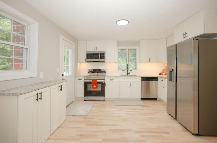 Property Photo:  14 Richard Court  NH 03077 