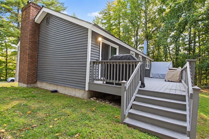 Property Photo: 12 Roundtree Drive NH 03054