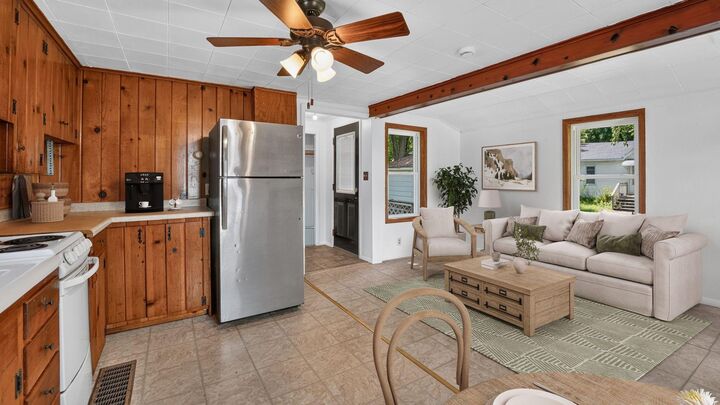 Property Photo:  204 Noble Street  MN 55037 