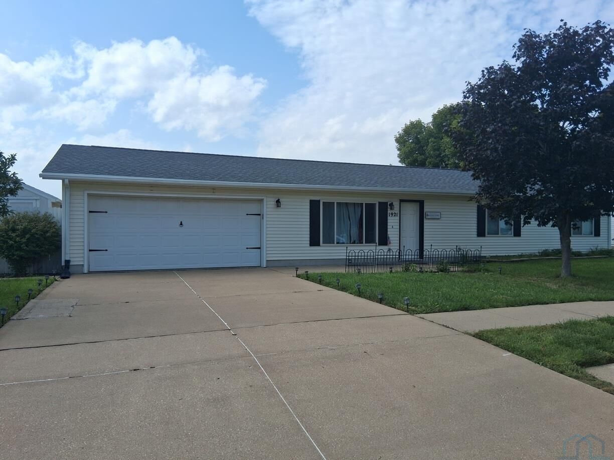 Property Photo:  1921 Fairbanks  IA 51109 