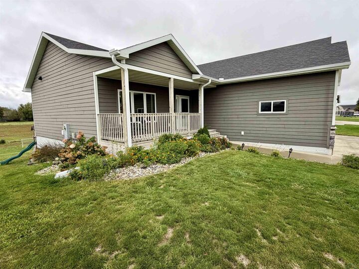 Property Photo:  1501 Country Club Drive  SD 57025 