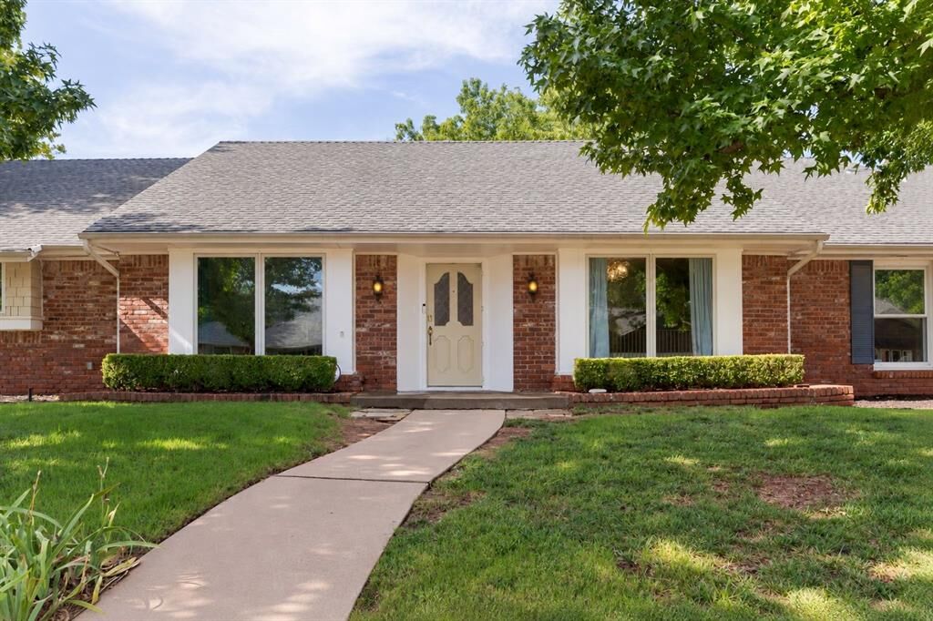 Property Photo: 3100 Stonybrook Road OK 73120