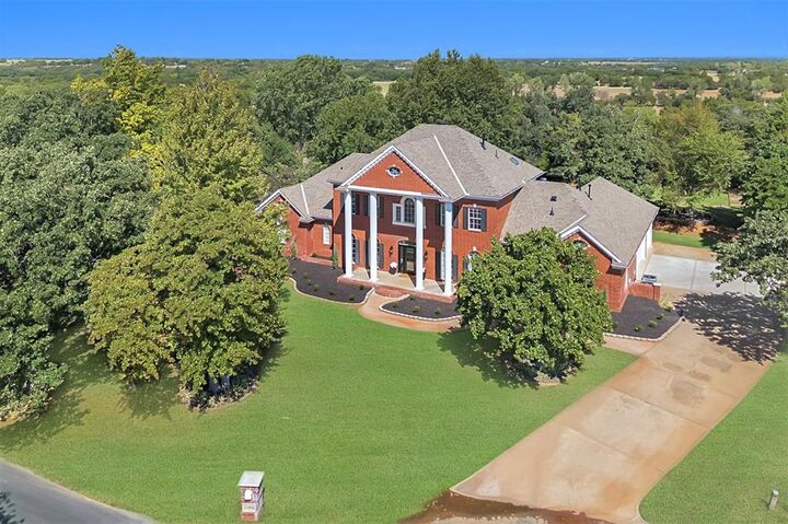 Property Photo:  23390 Hunters Trail  OK 73025 
