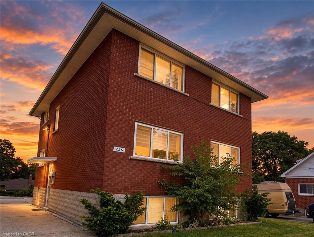Property Photo:  226 Heiman Street 3  ON N2M 3M3 
