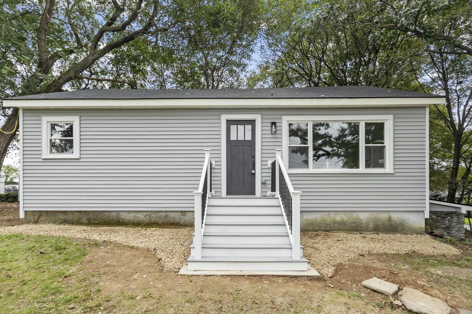 Property Photo:  186 Pleasant St  MA 01462 