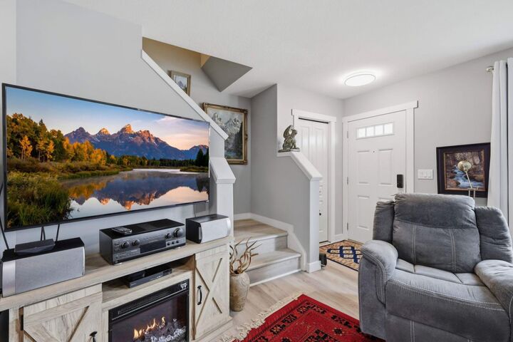 Property Photo:  14 Hawthorn Place  AB T4S 0R8 