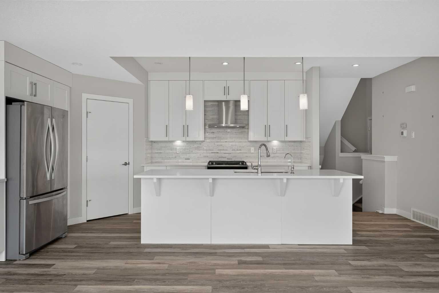 Property Photo:  2416 30 Street SW 4  AB T2E 2M1 
