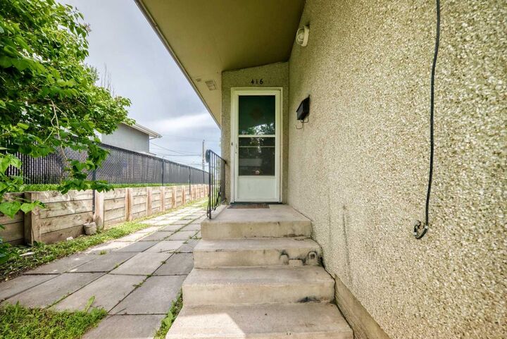 Property Photo:  416 &Amp 418 33 Avenue NE  AB T2E 2J1 