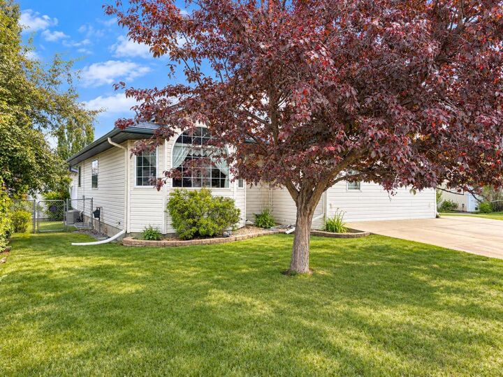 Property Photo:  5842 65 Avenue  AB T4T 1N7 