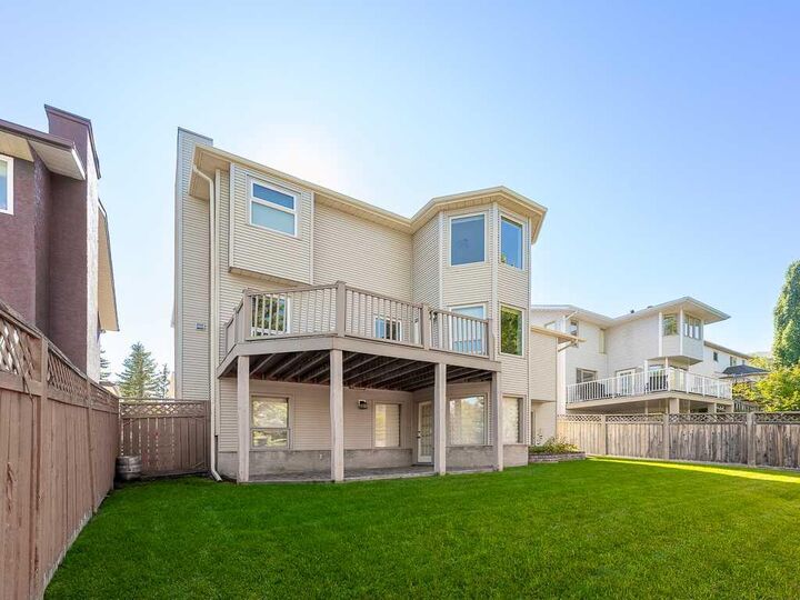 Property Photo:  44 Straddock Crescent SW  AB T3H 2P2 