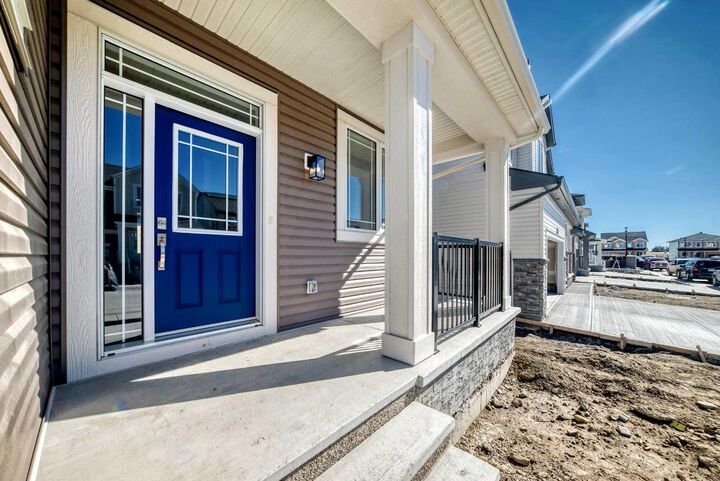 Property Photo:  4101 Southwinds Way SW  AB T4B 2Z8 