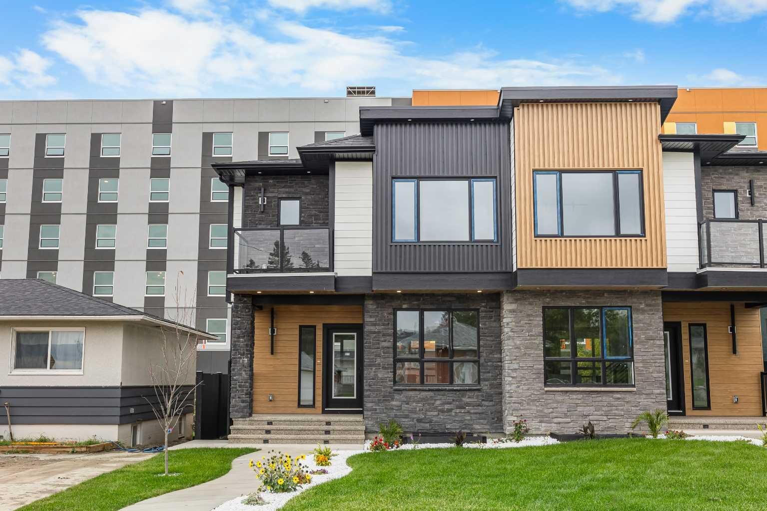 Property Photo:  121 42 Avenue NE  AB T2E 2N5 