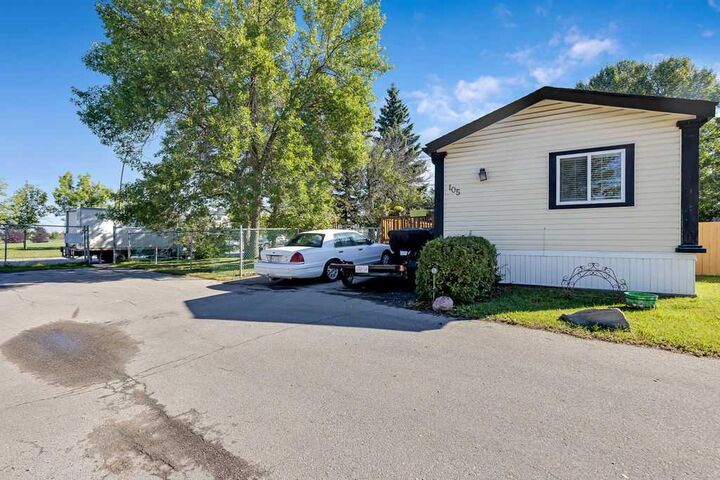 Property Photo:  6724 17 Avenue SE 105  AB T2A 0W5 