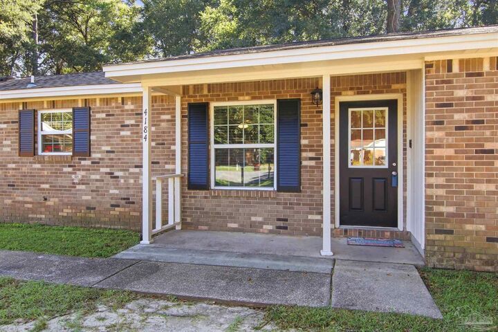 Property Photo: 4184 Marcus Ct FL 32571