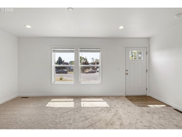 Property Photo: 1527 NW 3rd St OR 97128