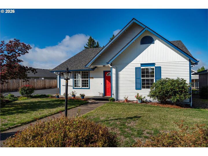 Property Photo:  115 S 3rd St  OR 97426 
