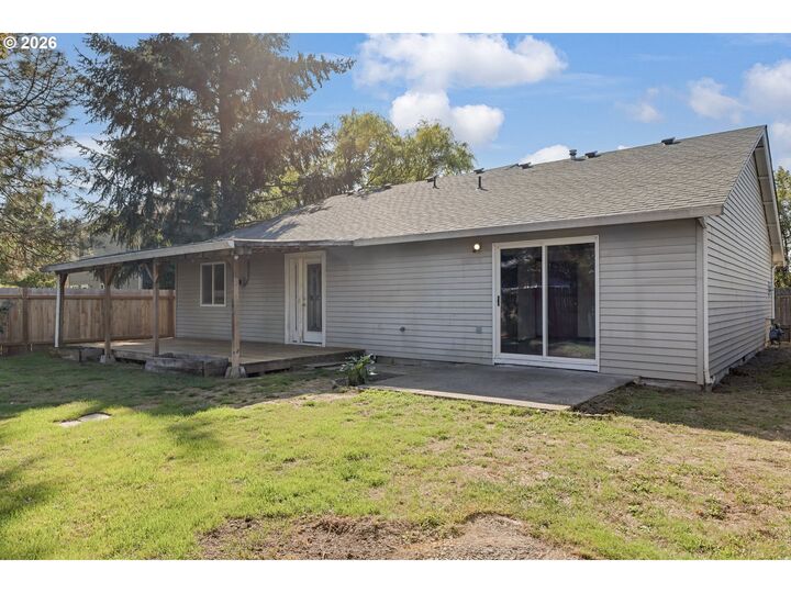 Property Photo: 210 S Meredith Dr OR 97132