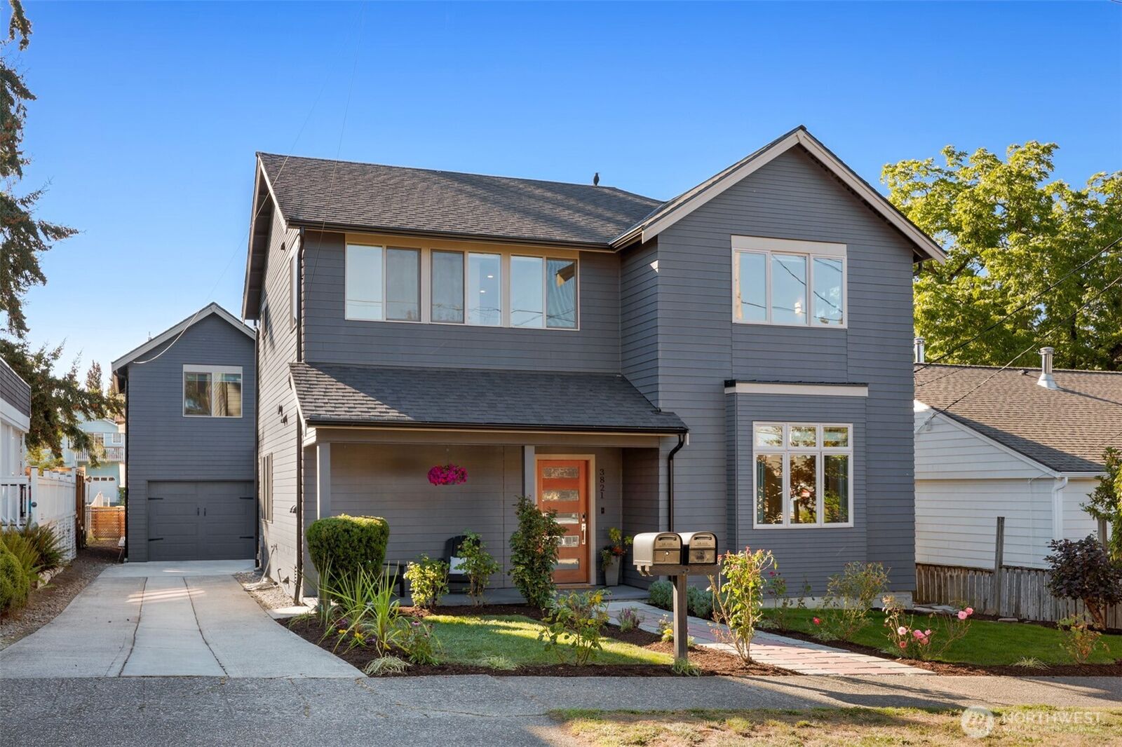Property Photo:  3821  19th Avenue SW  WA 98106 