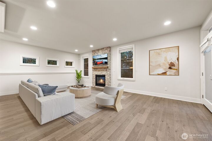 Property Photo: 1711 4th St WA 98033