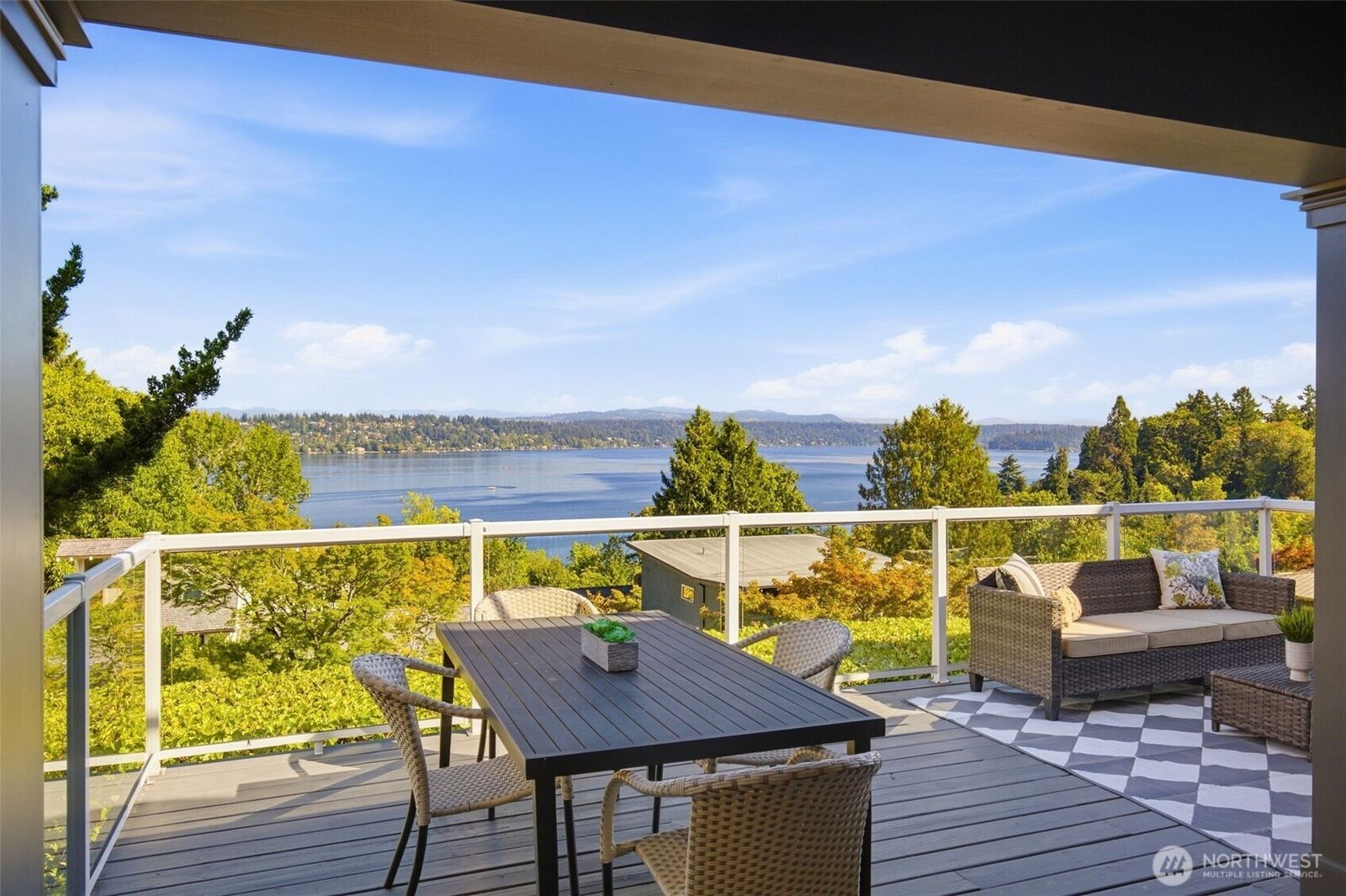 Property Photo:  2039  34th Avenue S  WA 98144 