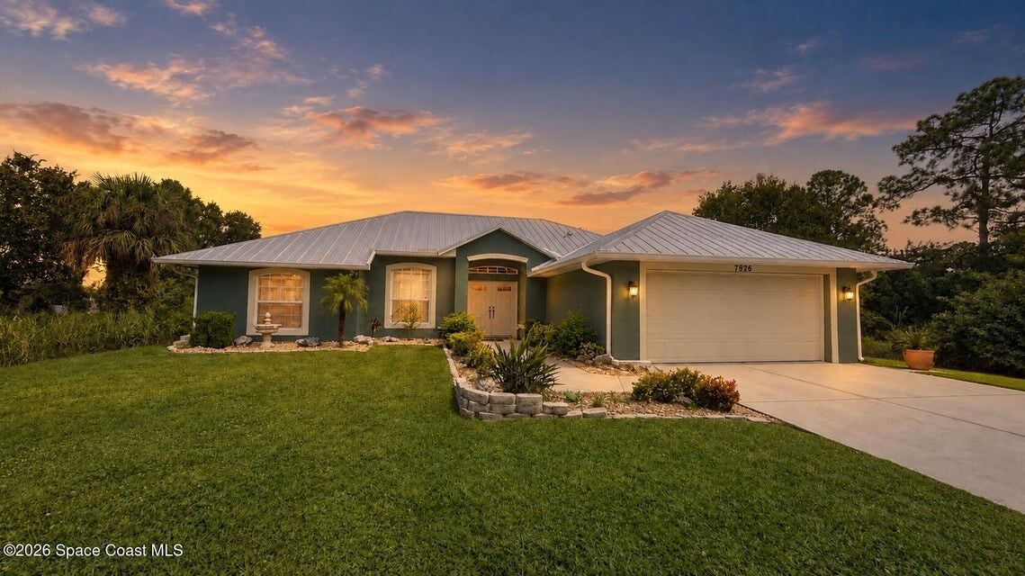 Property Photo:  