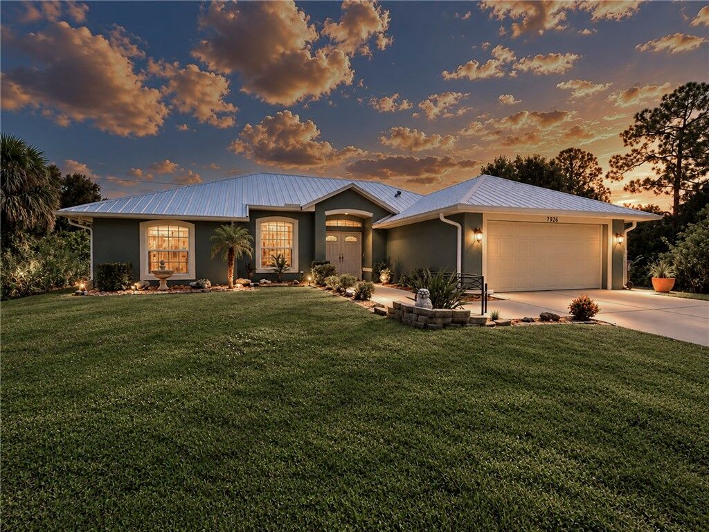 Property Photo: 7926 102nd Avenue FL 32967