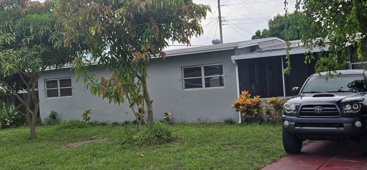 Property Photo:  1408 W Broome Street  FL 33462 