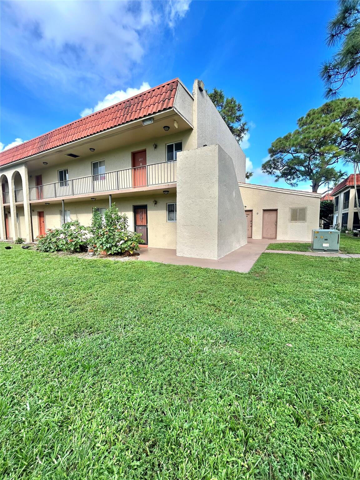Property Photo:  6100 Forest Hill Boulevard 101  FL 33415 