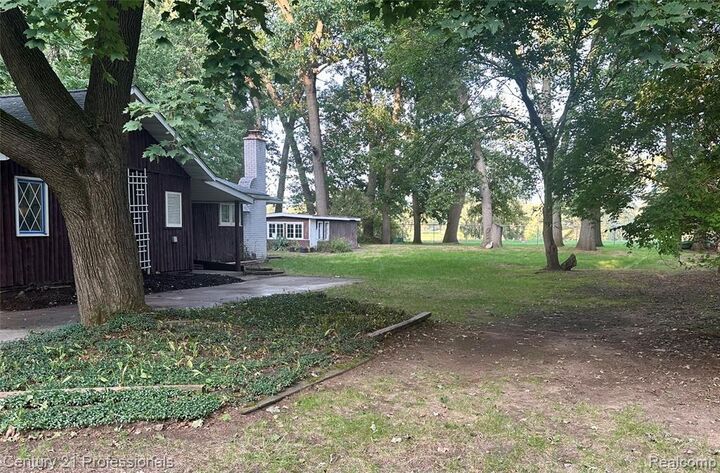 Property Photo:  21776 E Fairway Drive S  MI 48033 