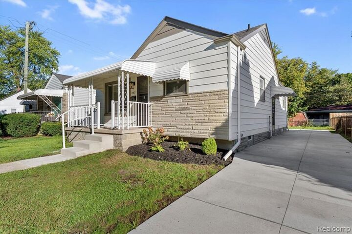 Property Photo: 1582 Gregory Avenue MI 48146