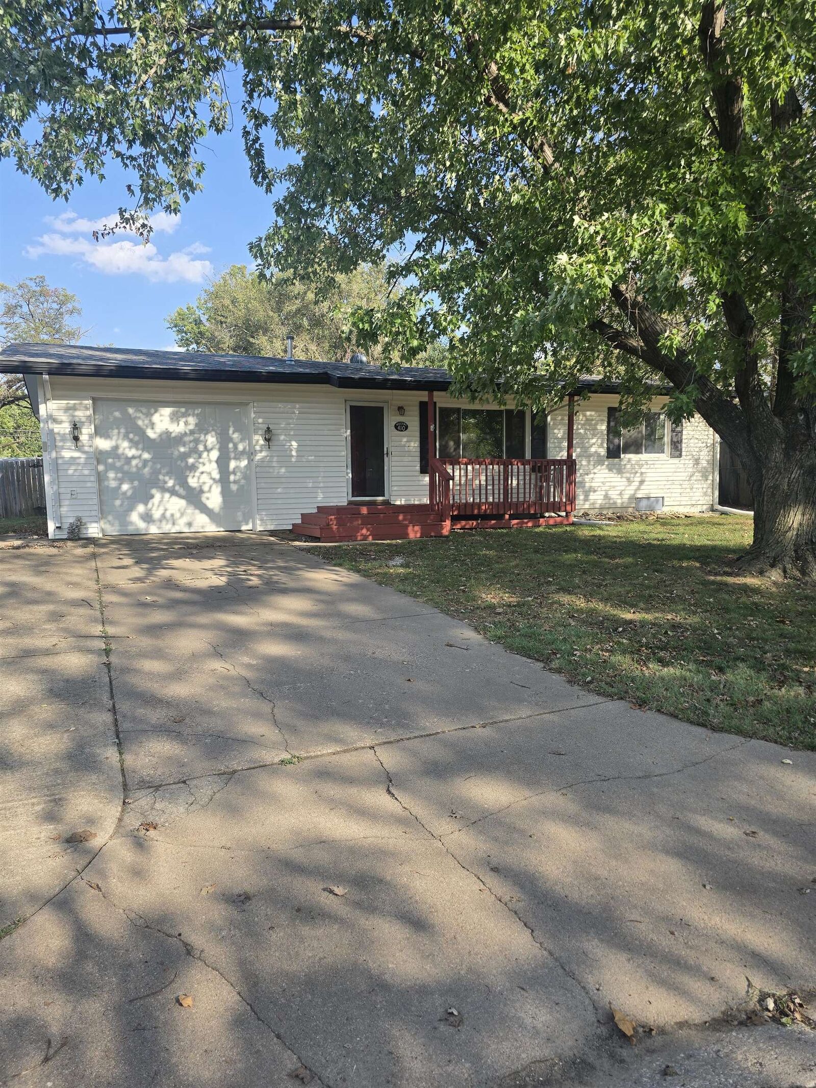 Property Photo:  410 S Sunset  KS 67060 