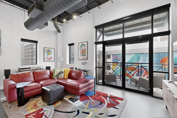 Property Photo: 214 E Travis St 402 TX 78205