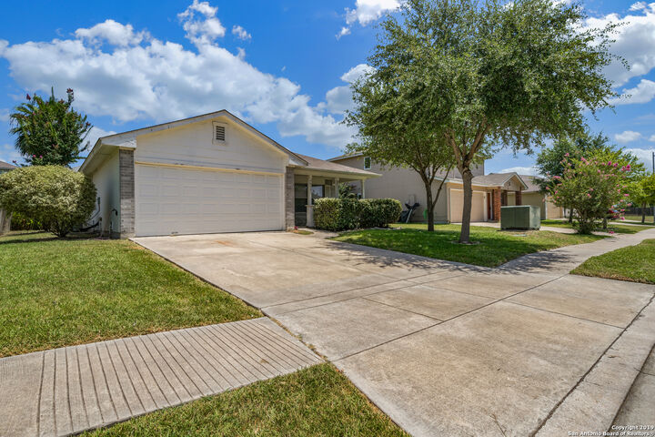Property Photo:  9815 Autumn Pl  TX 78109 