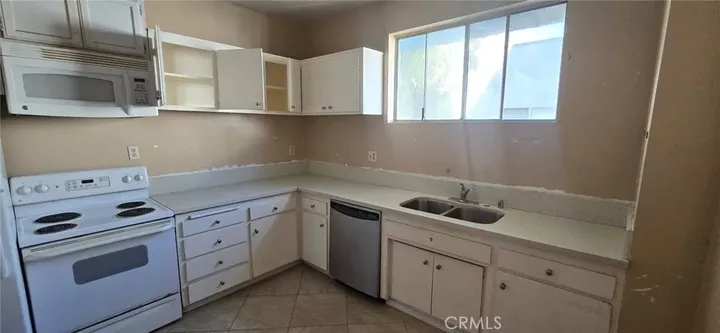 Property Photo:  400 S La Fayette Park  CA 90057 