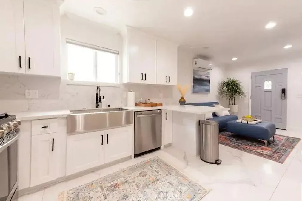 Property Photo:  1349 N Formosa Avenue A  CA 90046 