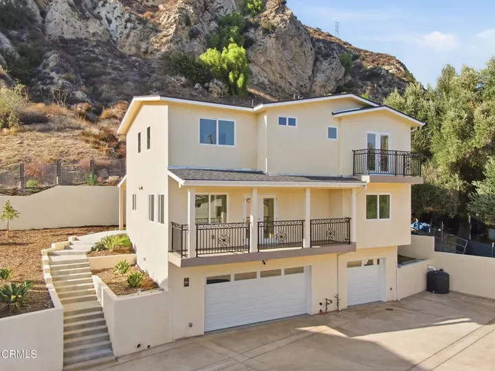 Property Photo:  923 N Main  CA 93040 
