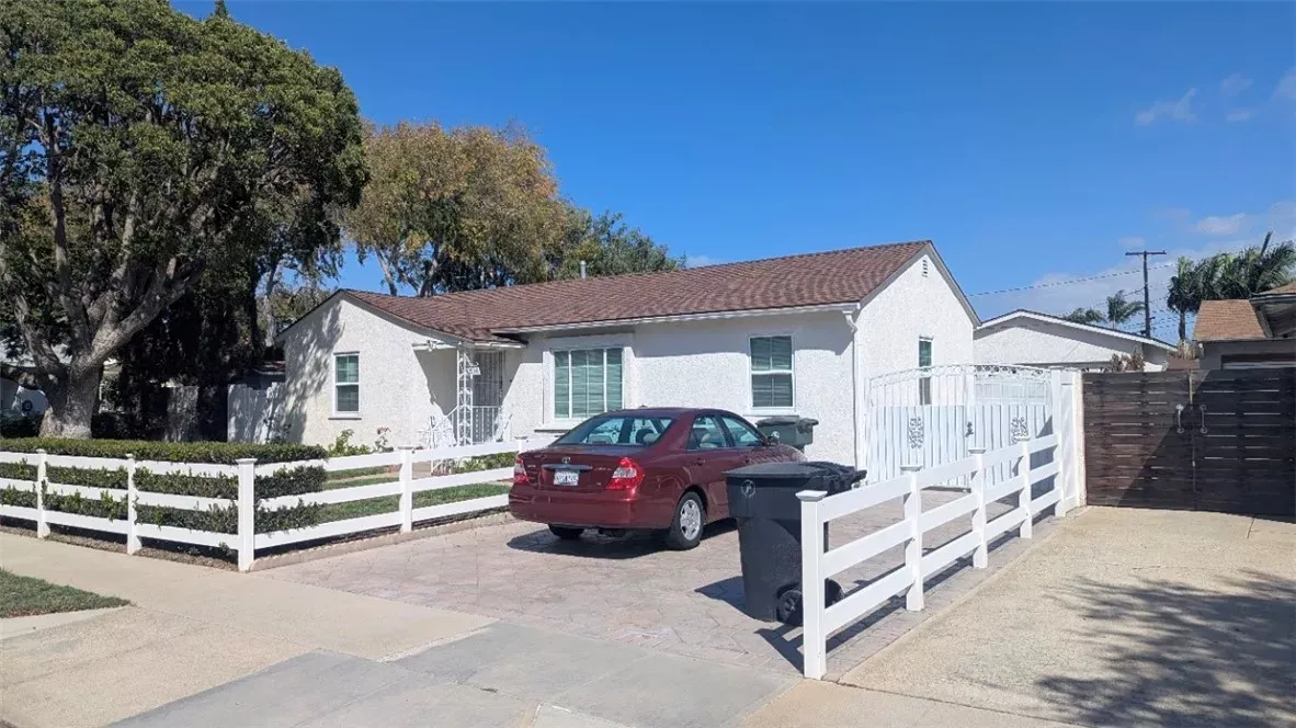 Property Photo: 2151 Middlebrook CA 90501