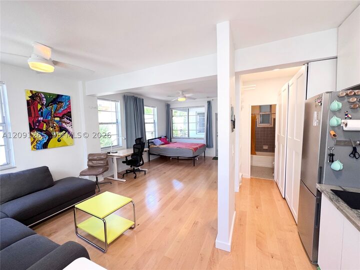 Property Photo:  123 3rd St 10  FL 33139 