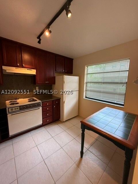Property Photo: 900 Colony Point Cir 416 FL 33026