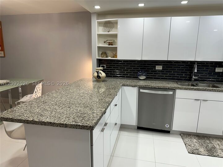 Property Photo:  6039 Collins Ave 721  FL 33140 