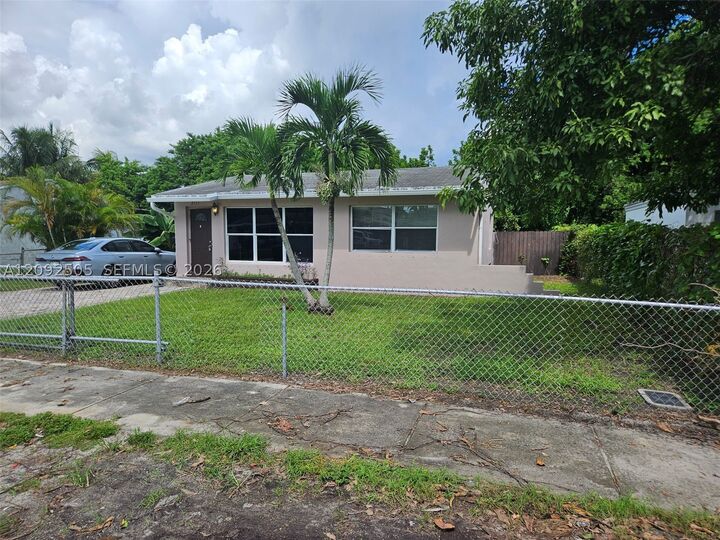Property Photo: 2111 Wiley Ct 2111 FL 33020